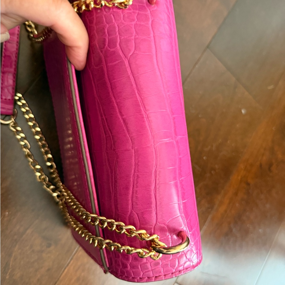 Pink Crocodile-Embossed Chain Bag - Picture 3 of 5